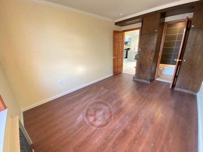 Foto del edificio - 1318 Mace Ave