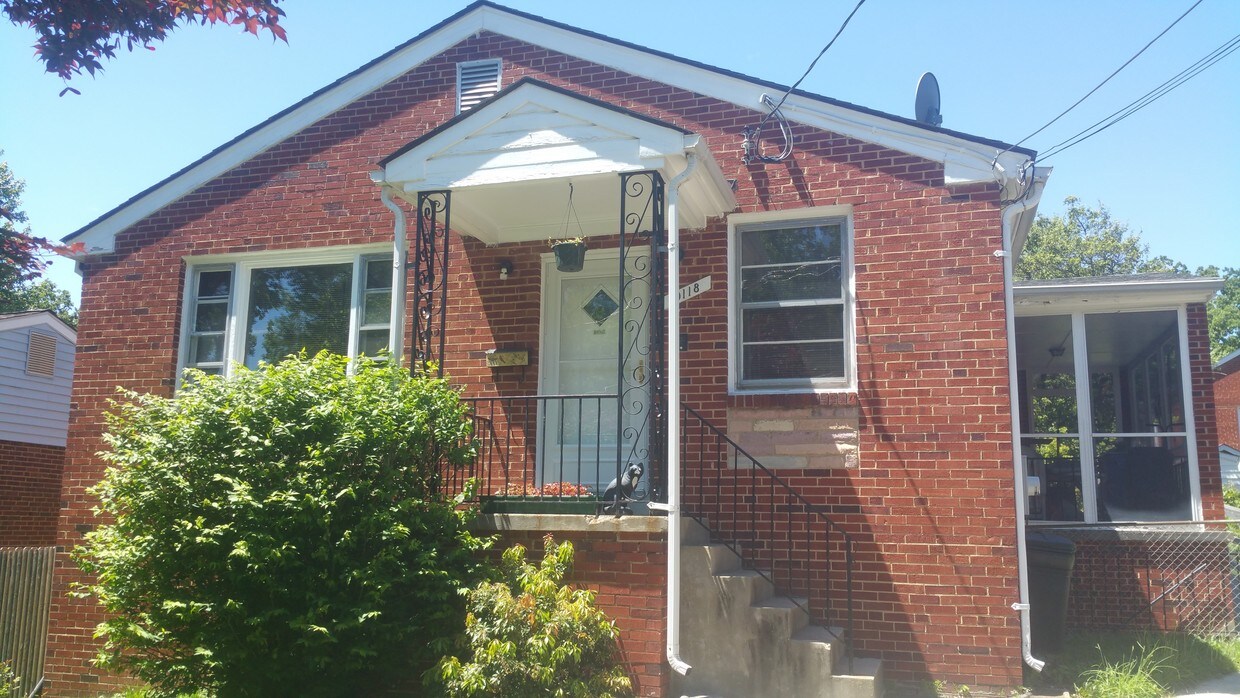 Frente de la casa "The Cove” . - 10118 Hereford Pl