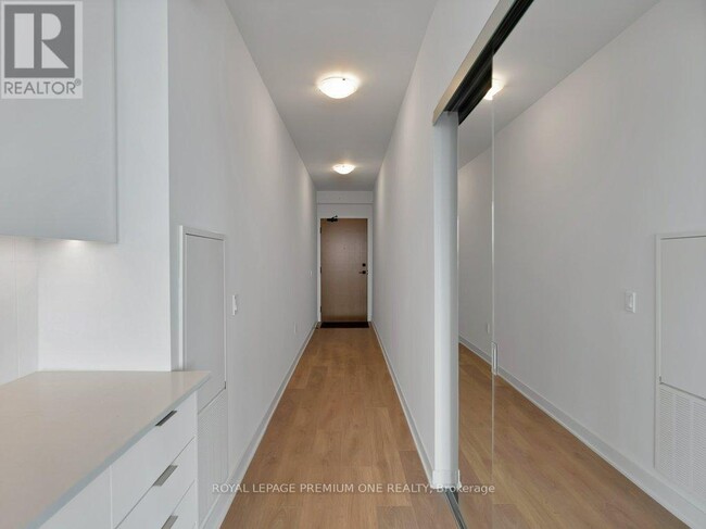 Building Photo - 2920 Hwy 7