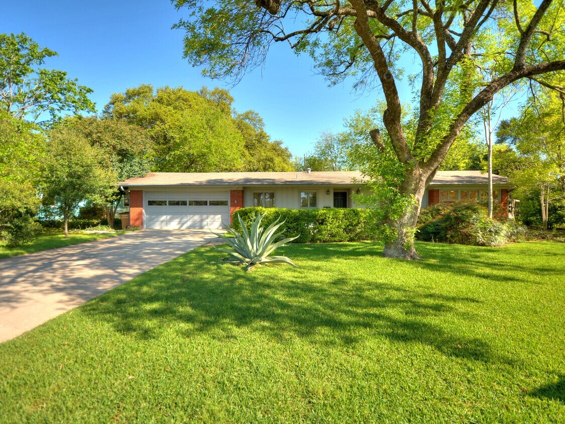 Primary Photo - 2600 Twin Oaks Dr