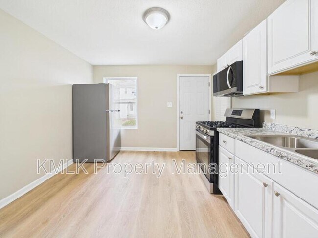 Foto del edificio - 9042 Maple Grove Rd