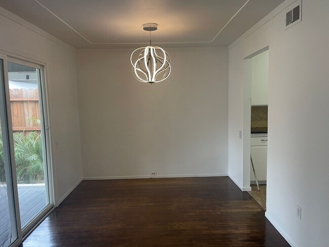 Building Photo - Inviting 3 Bedroom/2Bath Home