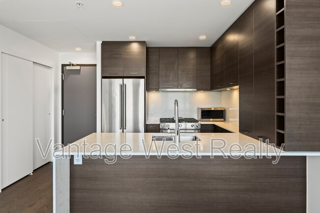 Building Photo - 1181 Sunset Dr