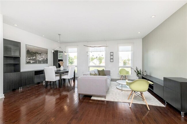 Foto del edificio - 2455 N Delaware St