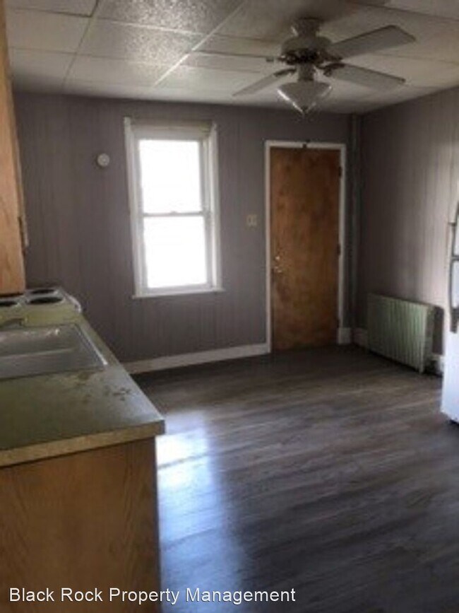 Building Photo - 3 br, 1 bath House - 141 W Abbott Street