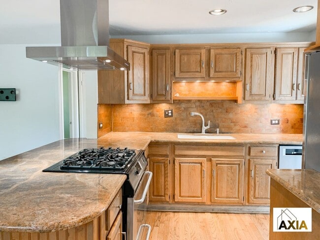 Building Photo - Exceptional Neighborhood!