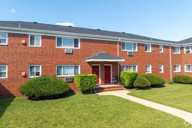 Fotografía del edificio - Crossroads Manor Apartments