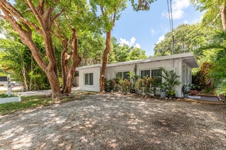Building Photo - 129 S Hammock Rd