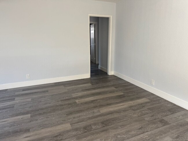 Building Photo - Beautiful and Well Kept 3-Bedroom House fo...