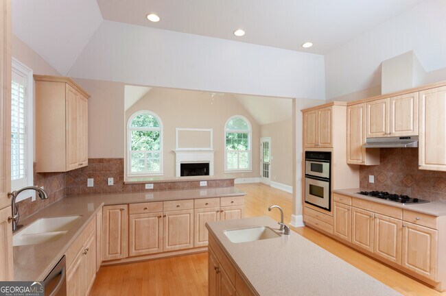 Foto del edificio - 8008 Revere Dr