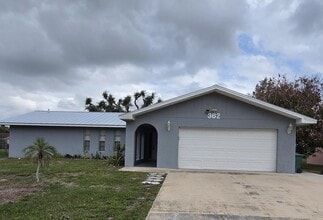 Building Photo - 362 SE Thornhill Dr
