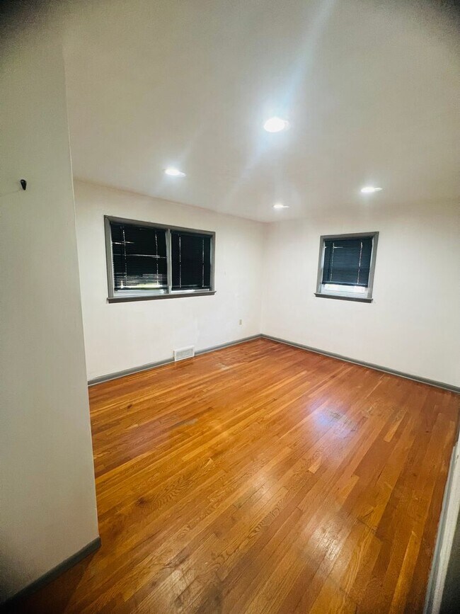 Foto del edificio - Coming Soon! 3 Bedroom 1 Bath Rancher, Hug...
