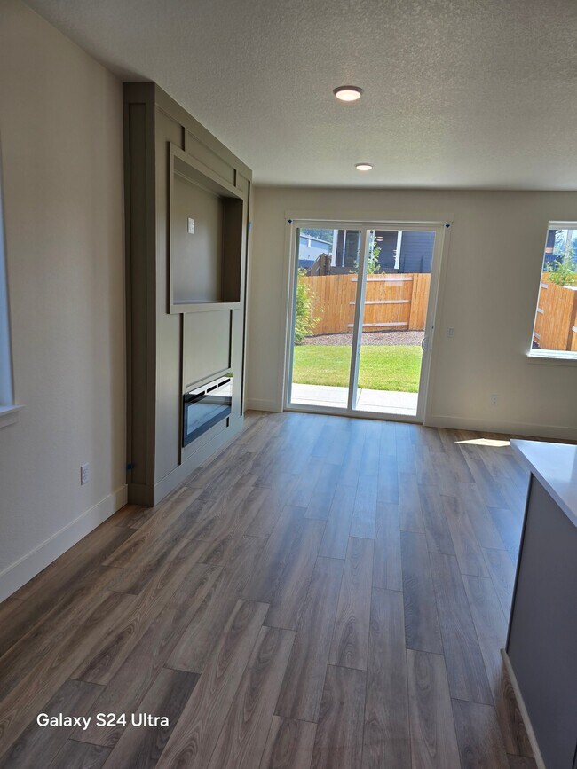 Foto del edificio - 16122 Barlow Trl Ln