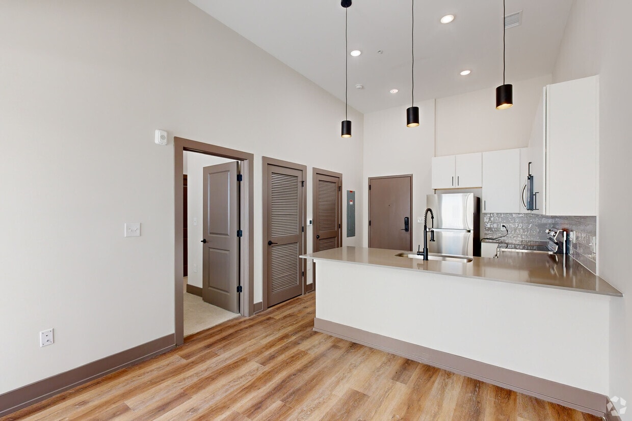 Photo - 555 Boulevard Apartments