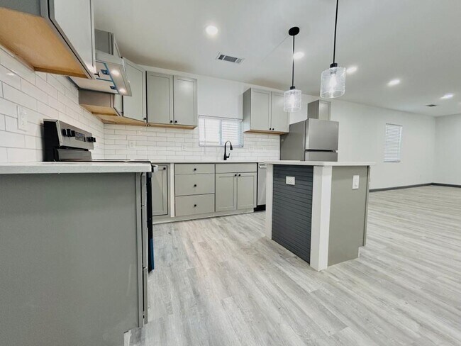 Building Photo - 1477 Olive St SW