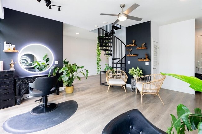 Building Photo - 2213 Poquito St