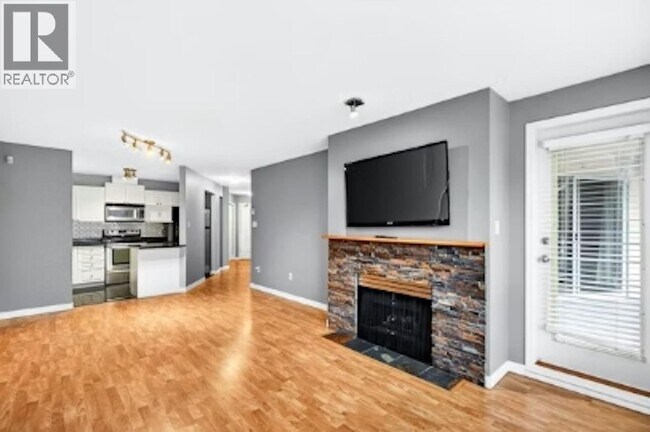 Photo du bâtiment - 2551 Parkview Ln