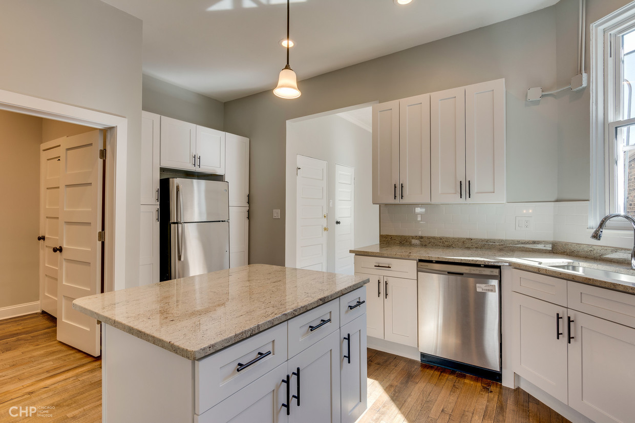 Foto principal - 2427 S Oakley Ave