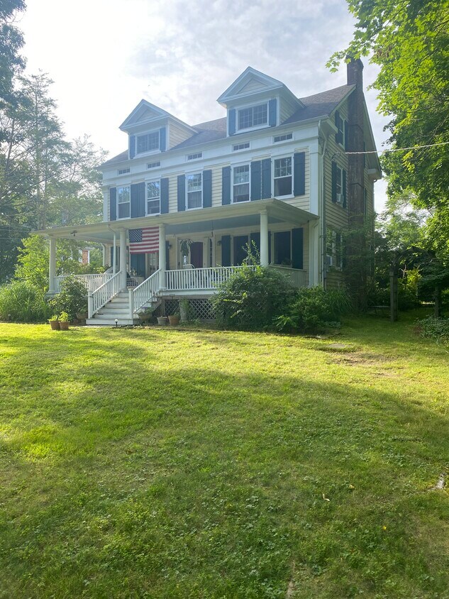 2 Stony Brook Ave Unit 2, Stony Brook, NY 11790 2 Stony Brook Ave