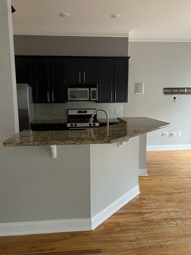 Building Photo - Elegant Intown Living in Carlyle Park – Beautiful 3BR/3.5BA Townhome