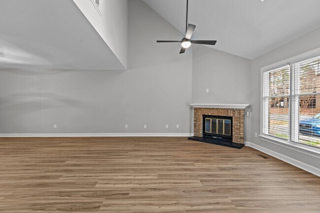 Foto del edificio - 5500 Fortunes Ridge Dr