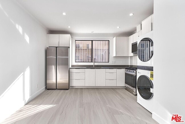 Foto del edificio - 536 N Oxford Ave