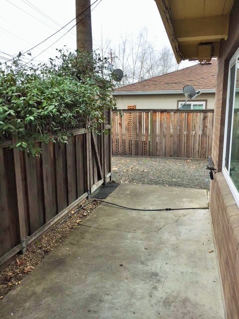 Building Photo - DOWNTOWN ST. HELENA! 2BED/1.5 BATH TOWNHOME!