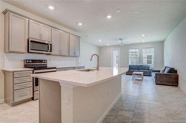 Building Photo - 1835 Roxy Way