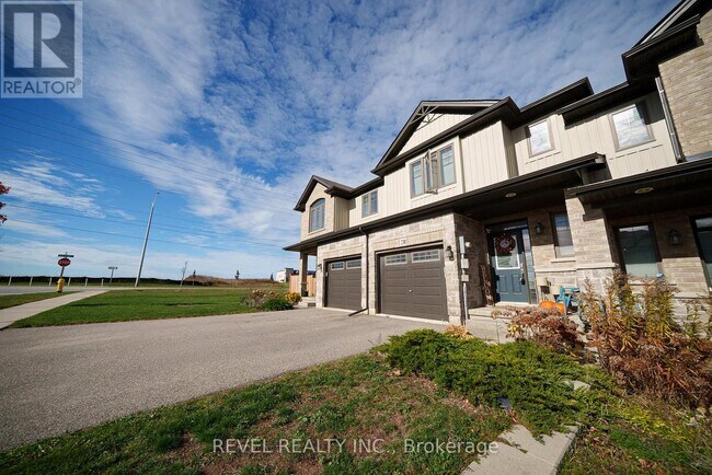 Building Photo - 2B Vic Chambers Pl