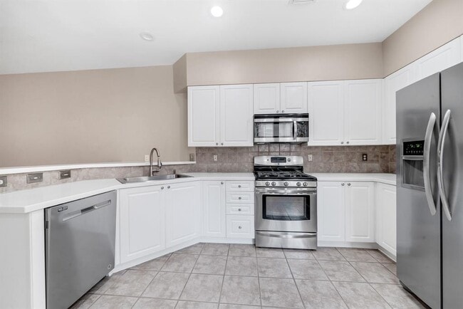 Building Photo - 14 Scarlet Woods Ct