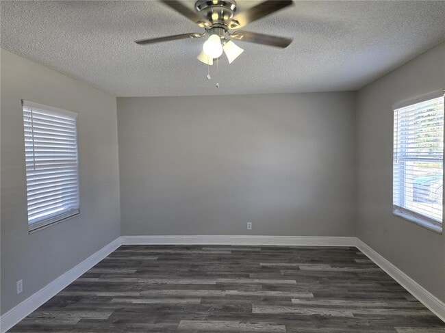 Building Photo - 107 W Clay Ave