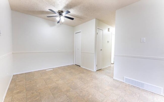 Building Photo - 809 Steeves Ave