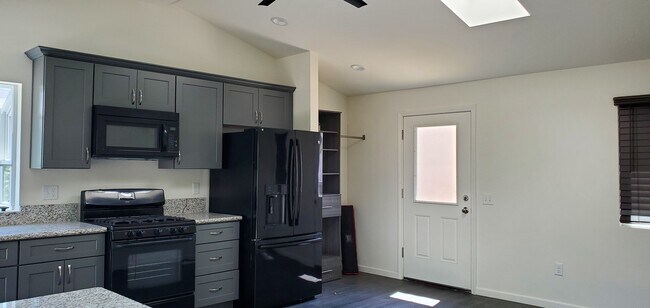 Tall Ceilings with skylights - 5828 Halbrent Ave