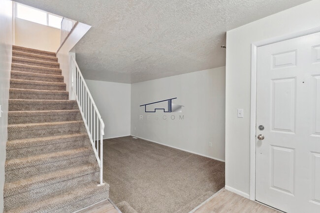 Foto del edificio - 281 W Pheasantbrook Dr