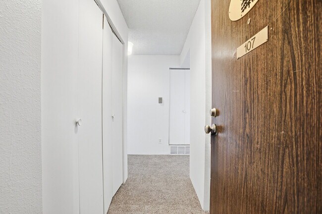 Foto del edificio - $1,195.95 - 1 Bed, 1 Bath Condo in Denver with Outdoor Patio Space