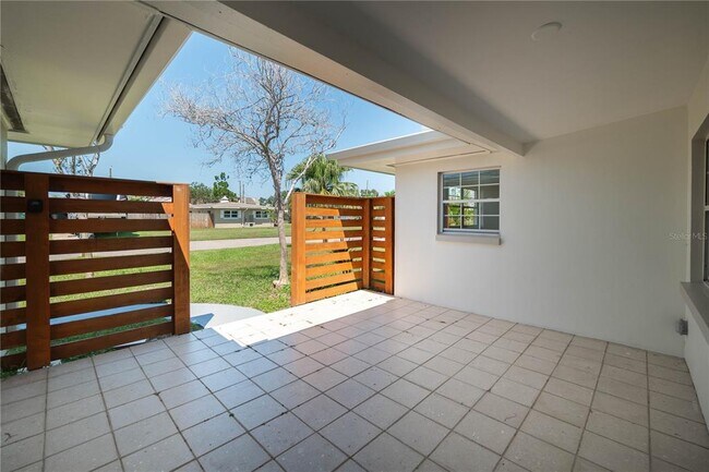 Foto del edificio - 2491 Coronado Way