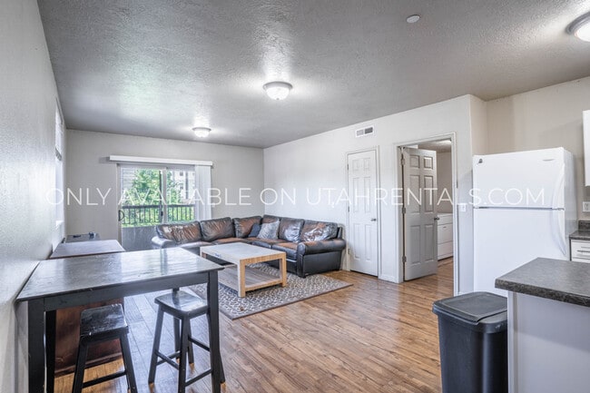 Building Photo - 843 E 620 N