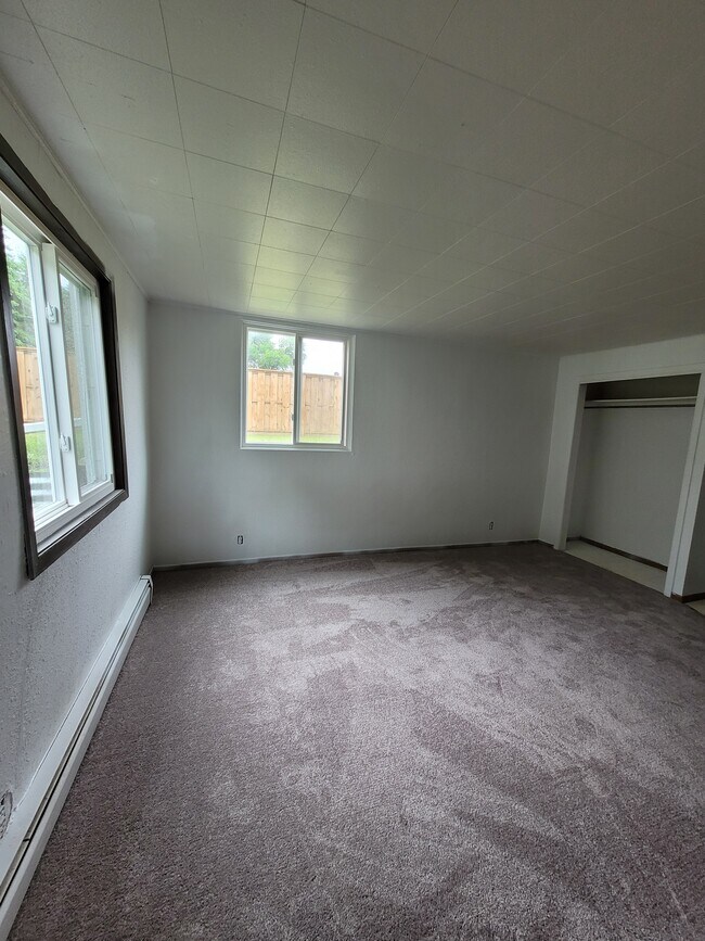 Building Photo - 828 Lowell St