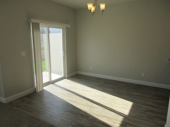 Foto del edificio - 3 bed 2.5 bath - Newer townhome in the hea...