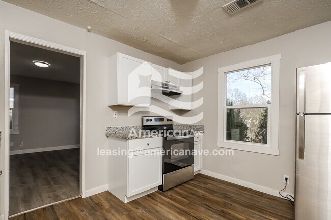 Foto del edificio - 1107 Tennyson Ave