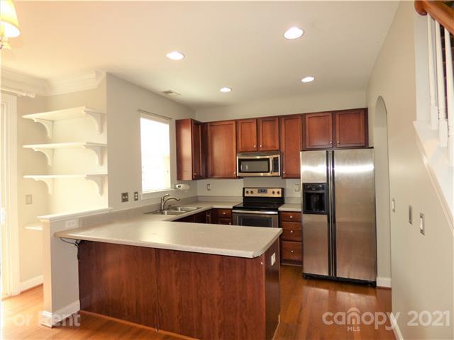 Foto del edificio - 21324 Pine St