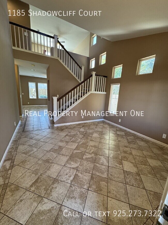 Foto del edificio - 1185 Shadowcliff Ct