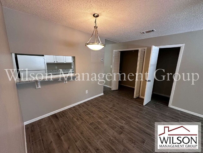 Building Photo - 500 Yellowwood Ct