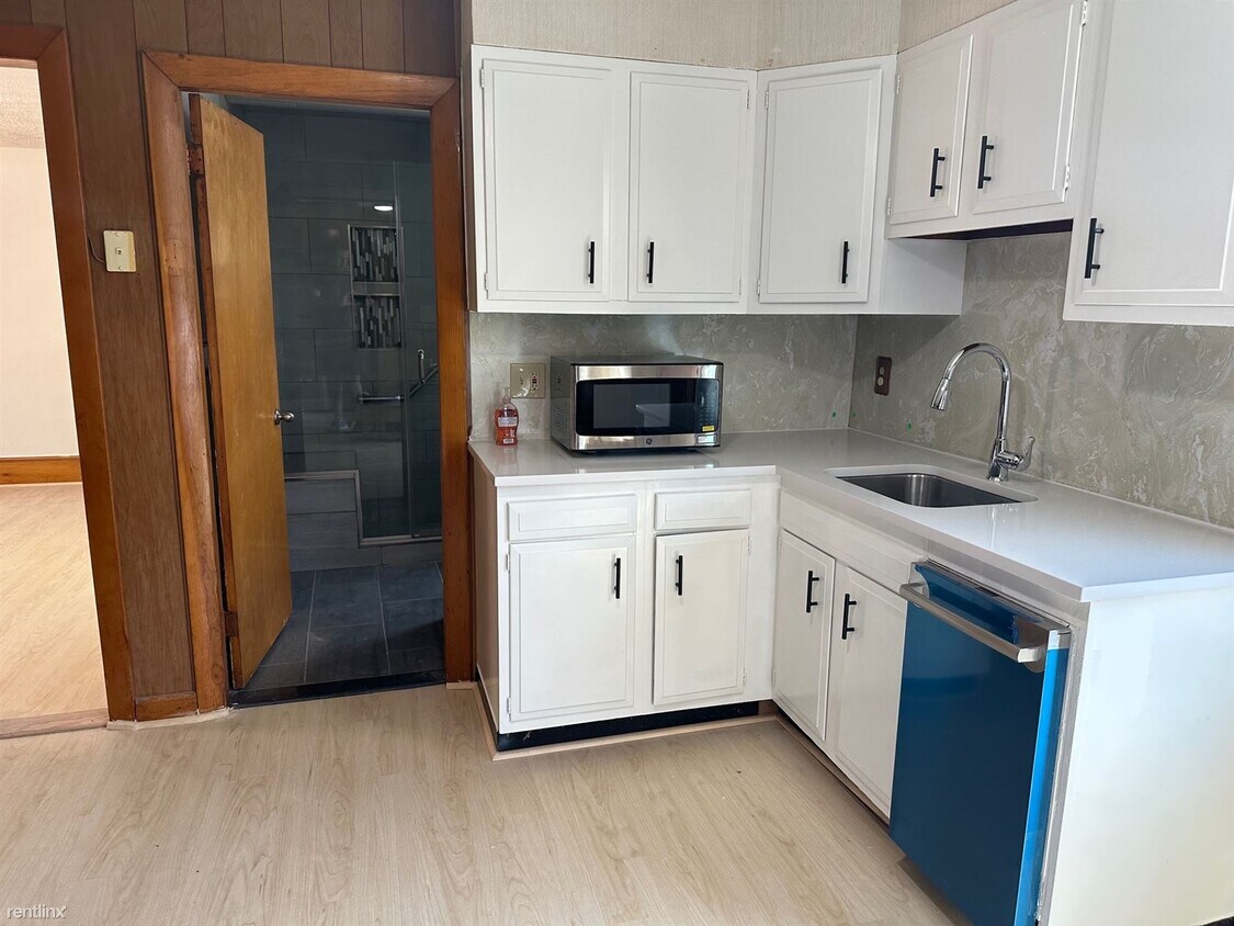 Primary Photo - 4 br, 1 bath Duplex - 53 Bow Street 2