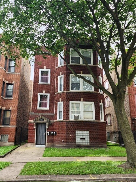 Primary Photo - 8241 S Maryland Ave