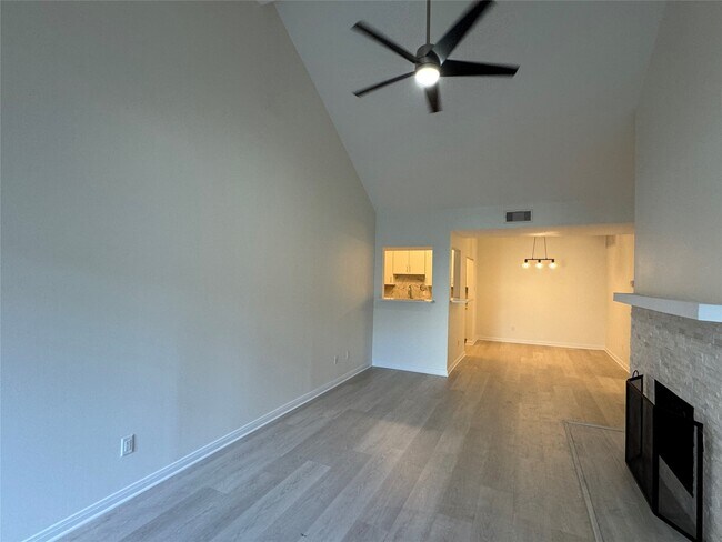 Foto del edificio - 2100 Tanglewilde St