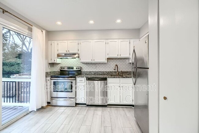 Foto del edificio - 12 Perryfalls Pl