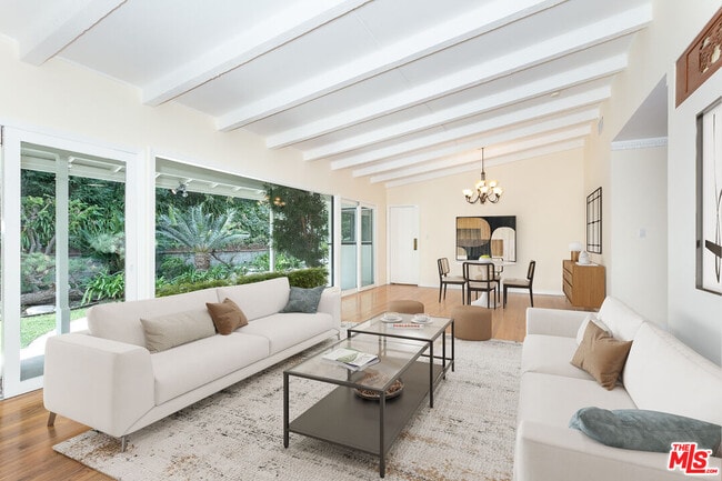 Foto del edificio - 1129 Roscomare Rd