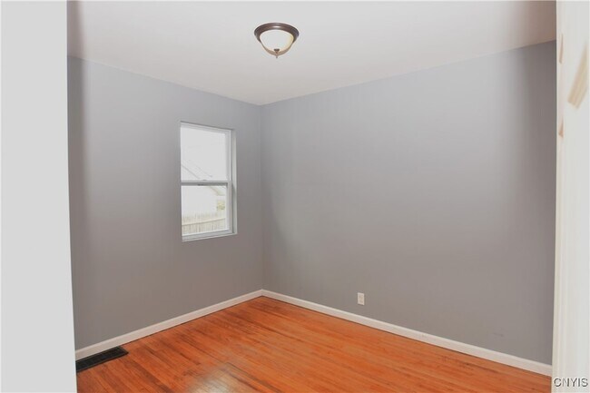 Foto del edificio - 112 Woodlawn Ave W