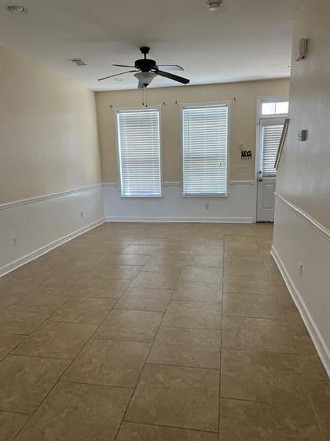Building Photo - 3 Bed/ 2.5 Bath Home very close to Fort Stewart gate seven!!